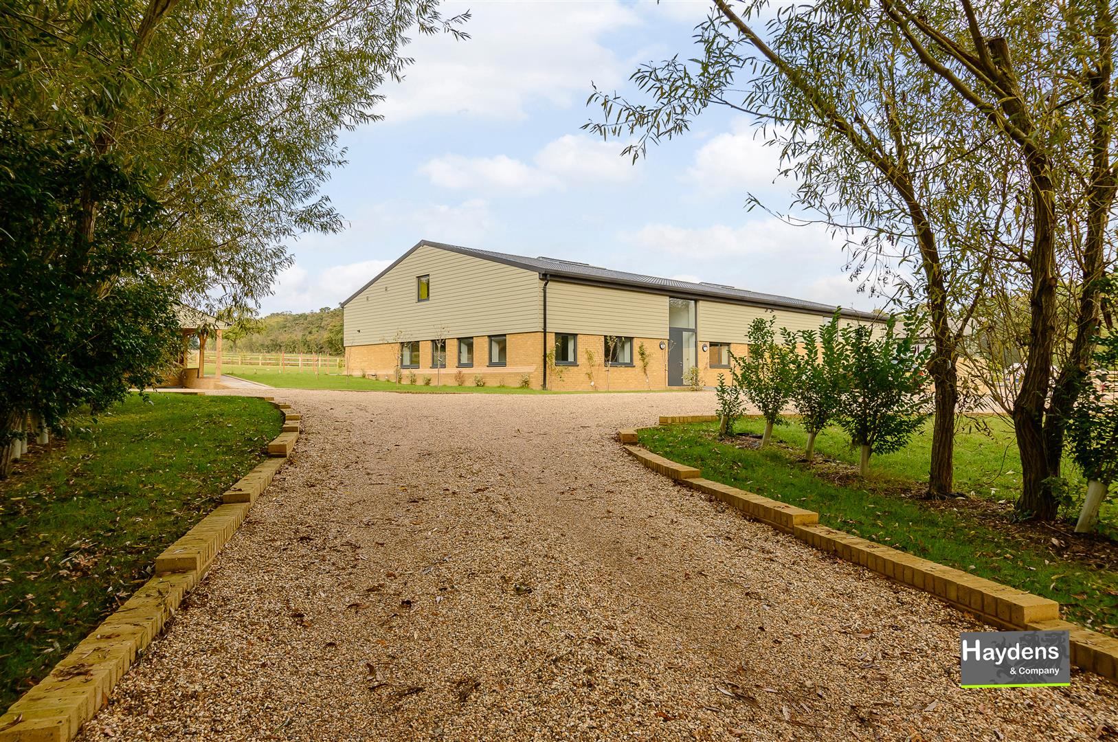 5 Bedrooms, House - Semi-Detached